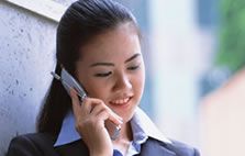 手続き中の女性